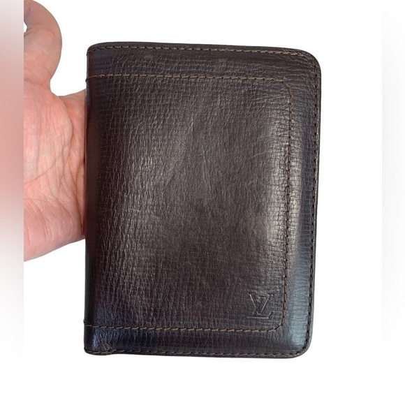 LOUIS Vuitton Utah Brown Leather Wallet - Picture 2 of 11